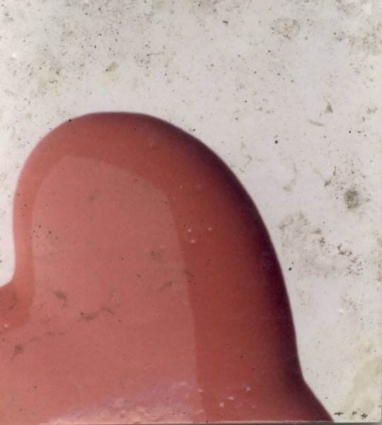 Forme abstraite rose. Image avec salissures.