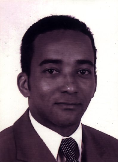 Visage d’homme en costume cravate.