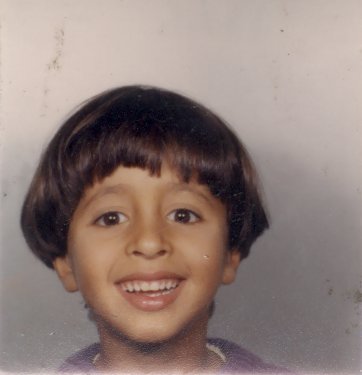 Visage souriant d’enfant.