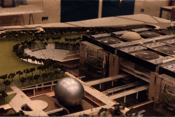 Maquette d’architecte avec un stade et diverses constructions.