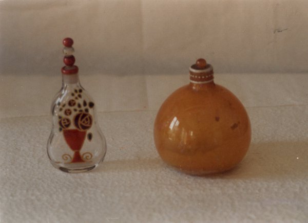 Bibelots peints en verre soufflé.