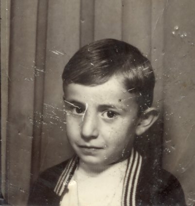 Visage de petit garçon. Noir et blanc.