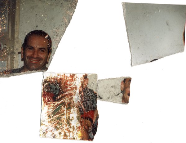 Homme brun souriant. Fragments ;