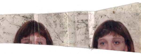 Sommet de la tête de deux femmes. Fragment.