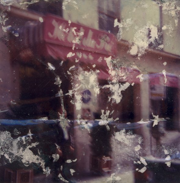 Devanture et rue.