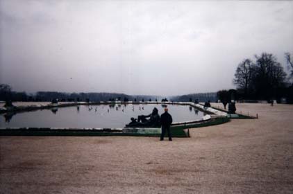 Bassin dans le parc du château de Versailles.