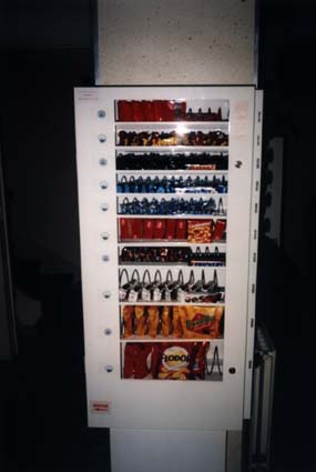 Distributeur automatique de nourriture.