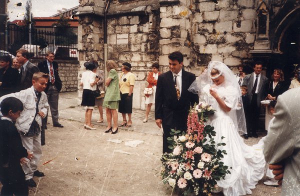 Mariés à la sortie de l’église.