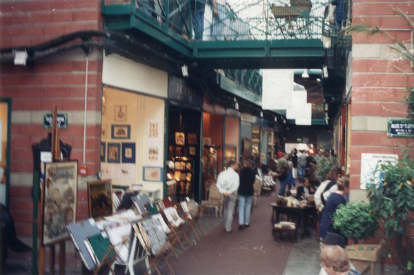 Marché couvert des Puces de Saint-Ouen.