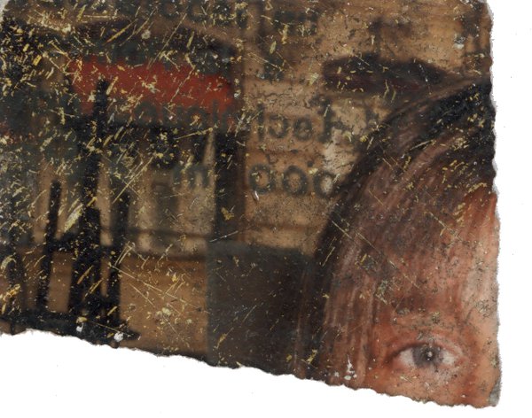 Tête avec cheveux blonds et œil bleu. Fragment.